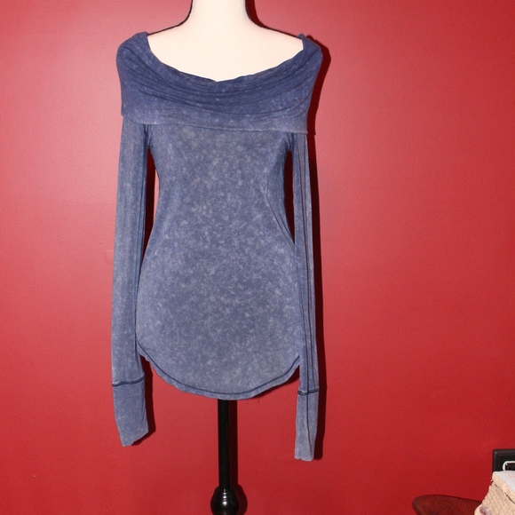 We The Free, over the shoulder shirt XS  B6 - Picture 1 of 7